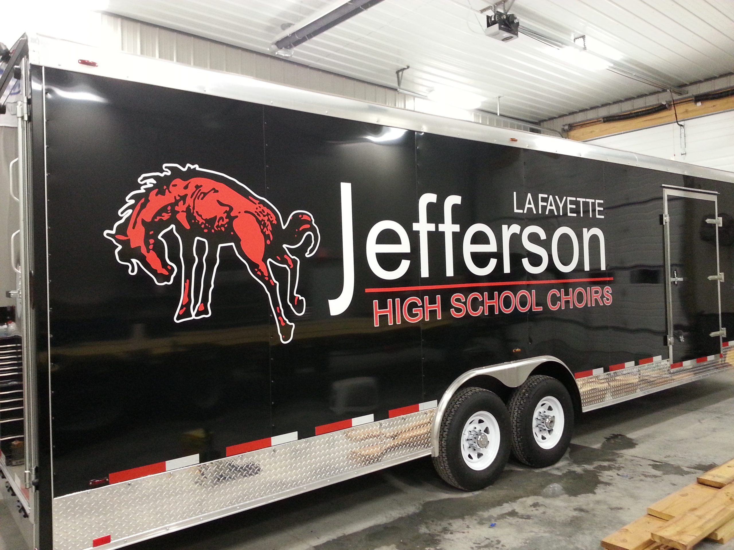 Custom window vinyl lettering